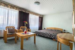 Отель Hotel Mezaparks Рига-4